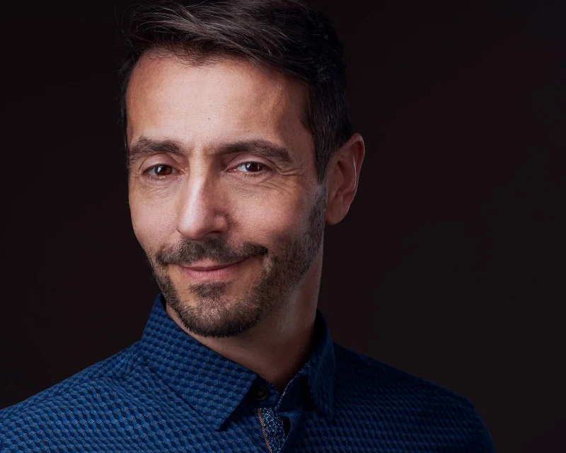 Professional business headshot of Vincent in Phoenix Arizona by Marie Feutrier