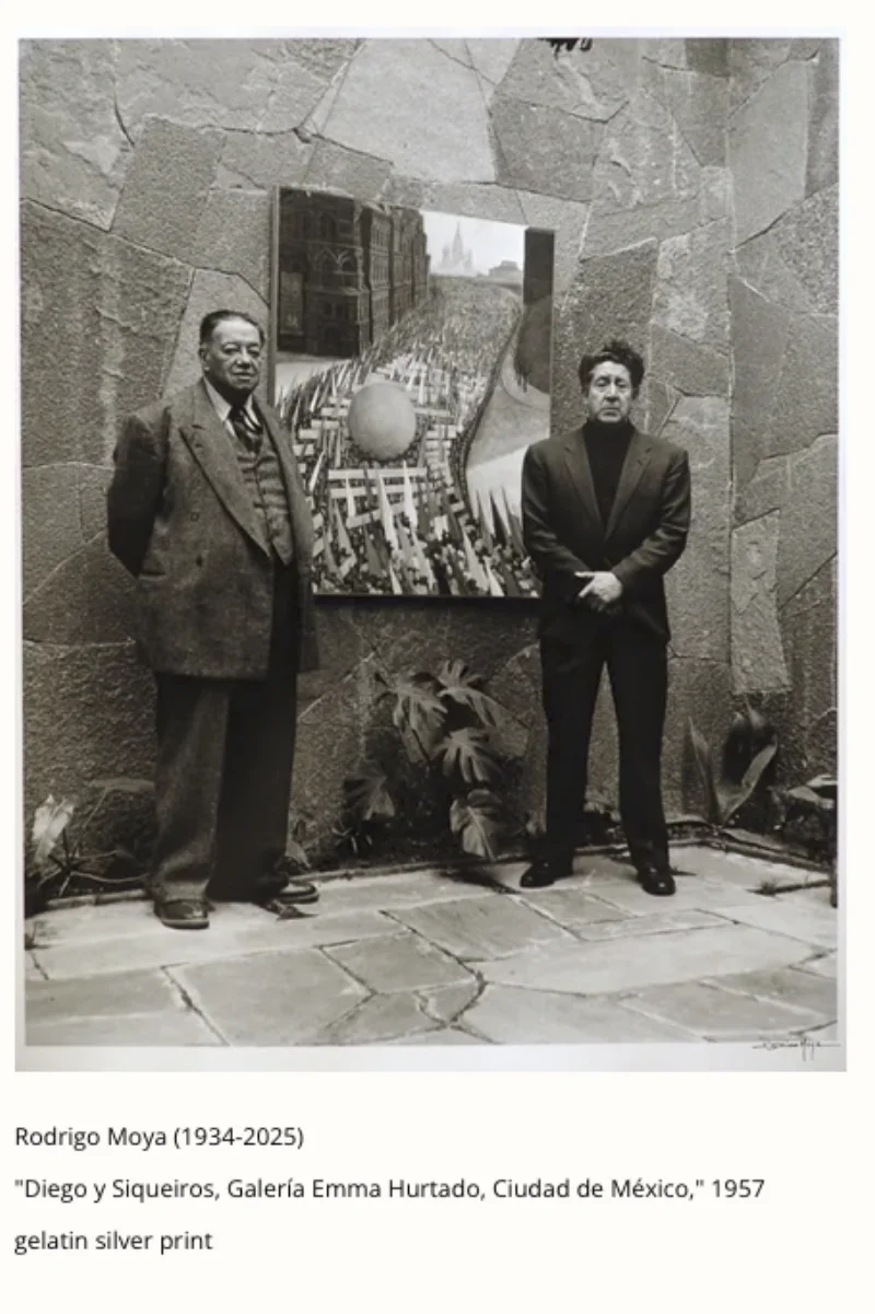 Diego Rivera and David Alfaro Siqueiros standing before a painting at Galería Emma Hurtado, Mexico City, 1957 — gelatin silver print by Rodrigo Moya
