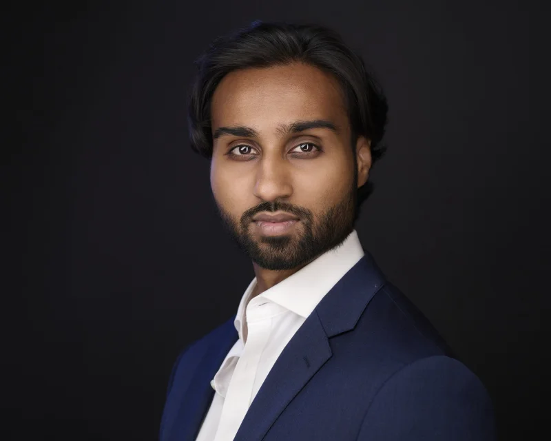 Should You Wear a Tie for Your Headshot? Here's the Real Answer